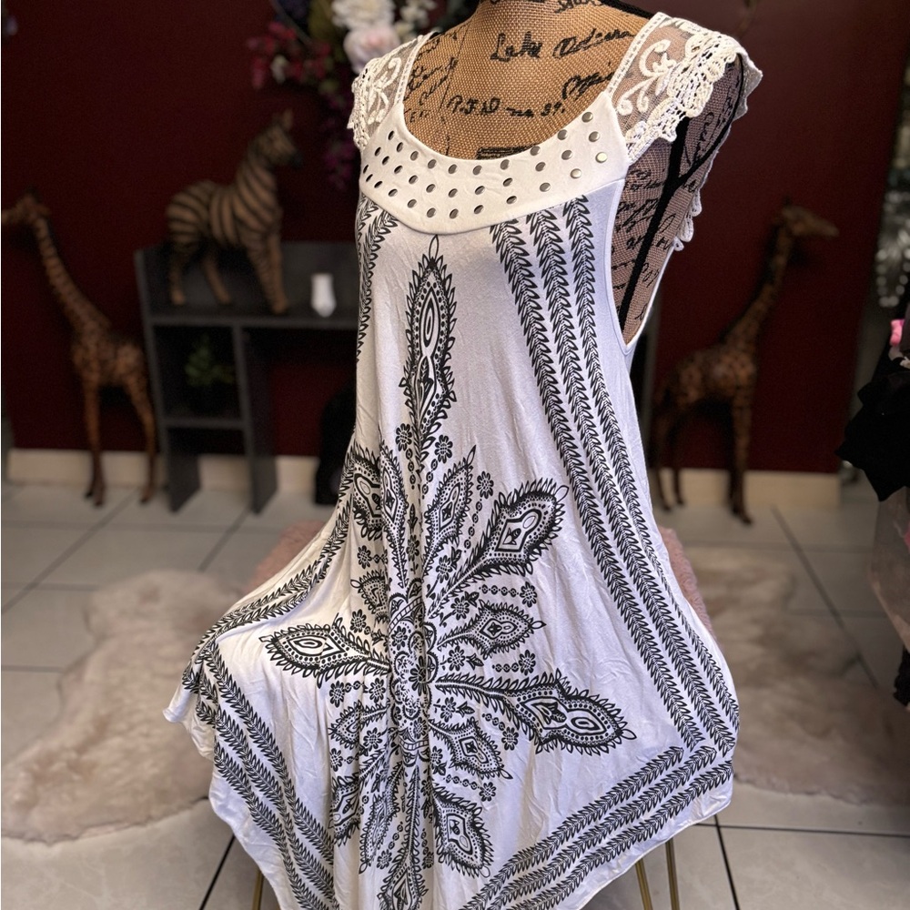 Chic Black and White Patterned Maxi Dress